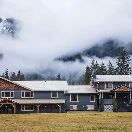 Bella Coola Eagle Lodge Екстериор снимка
